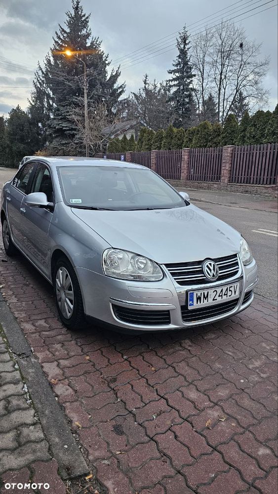 Volkswagen Jetta - 4