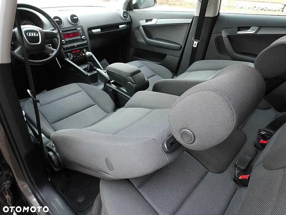 Audi A3 Sportback 1.6 TDI Ambiente - 14