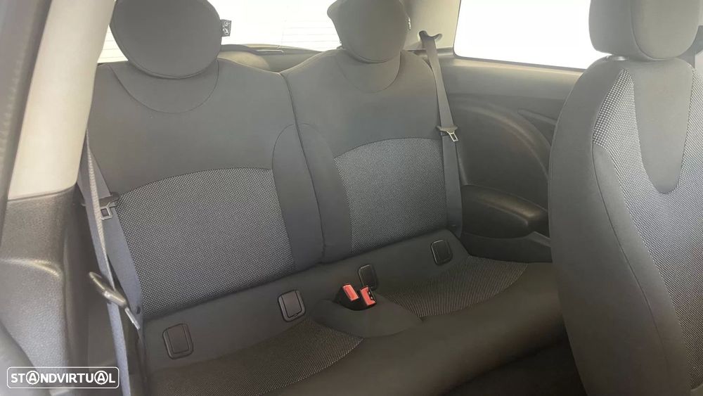 MINI 3 Portas One D - 21