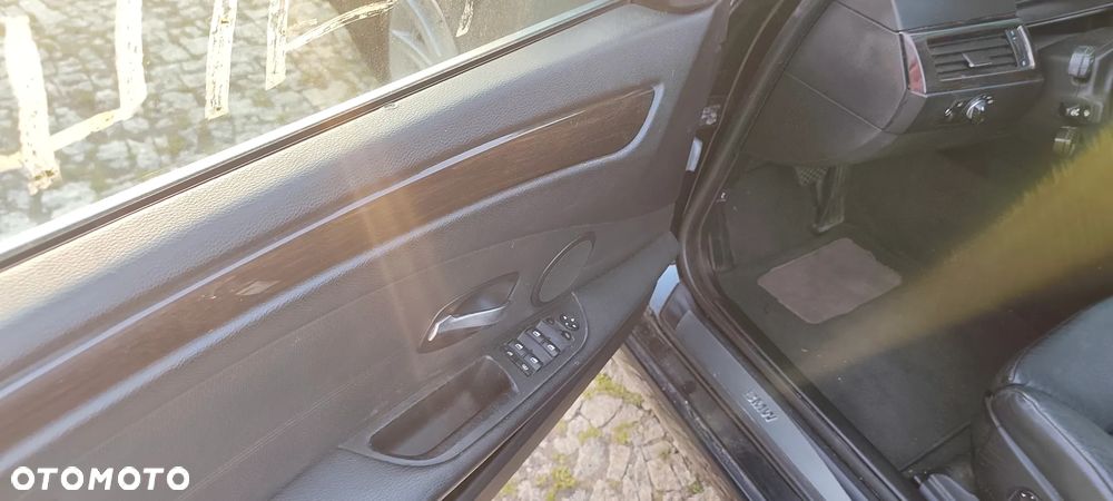 BMW Seria 5 550i - 7