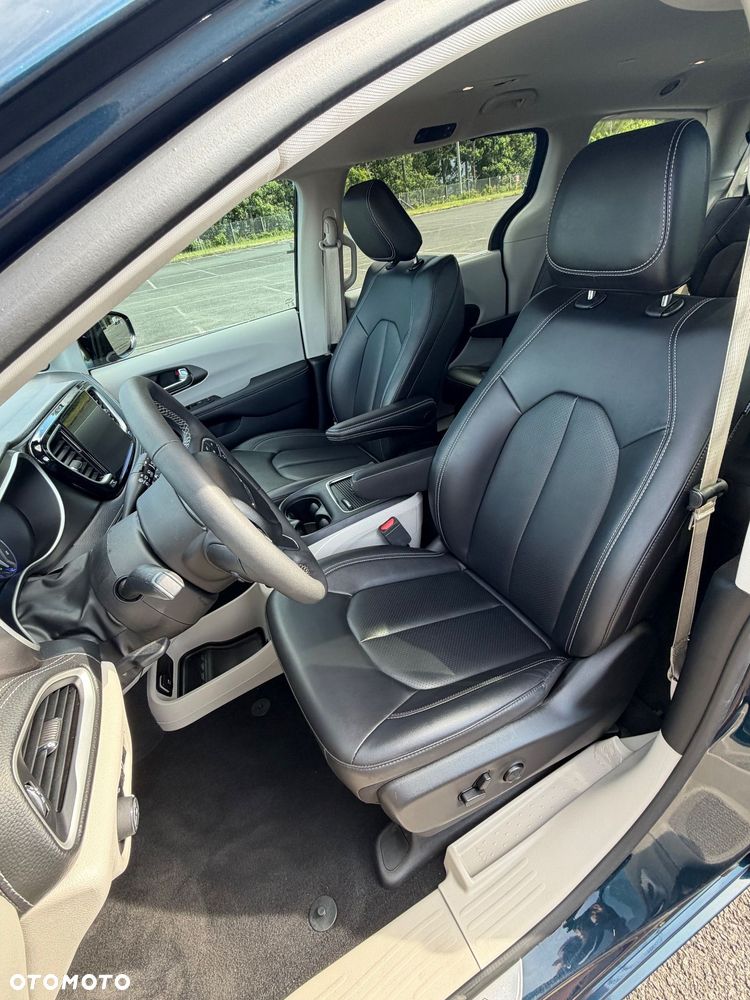Chrysler Pacifica - 9