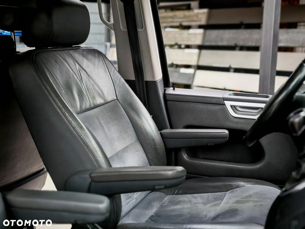 Volkswagen Multivan - 21