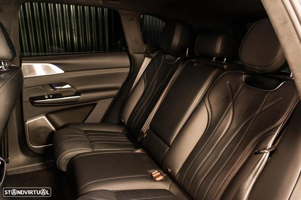 Xpeng G9 93.1 kWh Long Range+Premium Seat & Audio Pack - 34
