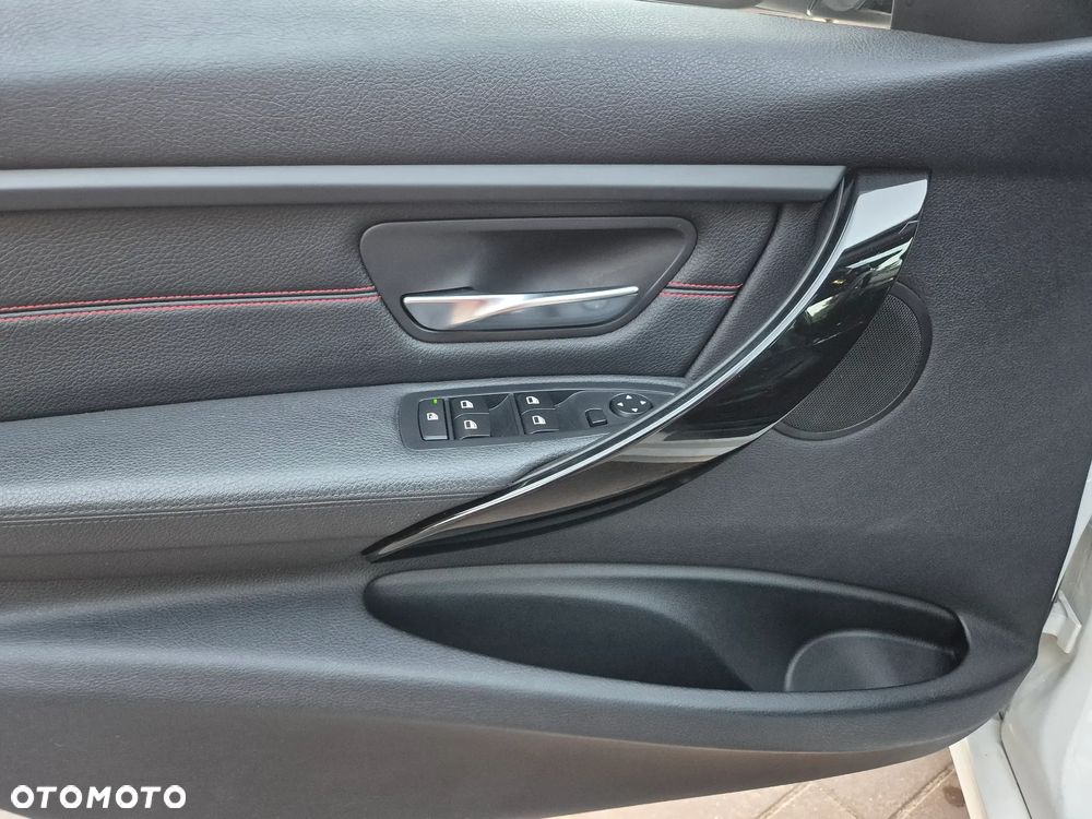 BMW Seria 3 320d Sport Line - 32
