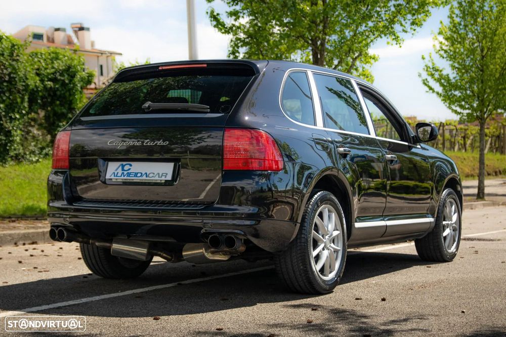 Porsche Cayenne Turbo - 16