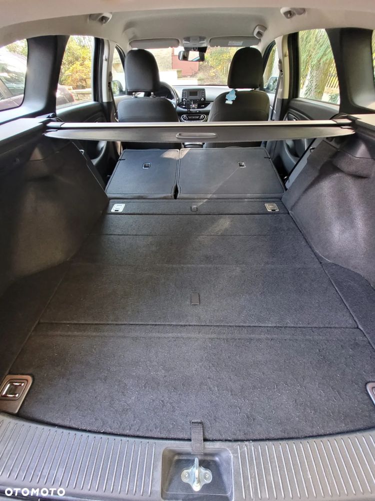 Hyundai i30 1.6 D Classic + DCT - 28