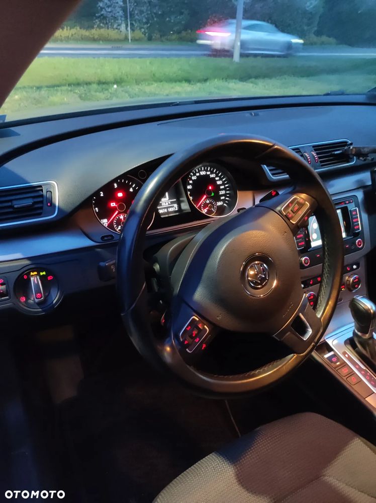 Volkswagen Passat 2.0 Blue TDI DSG SCR Highline - 8