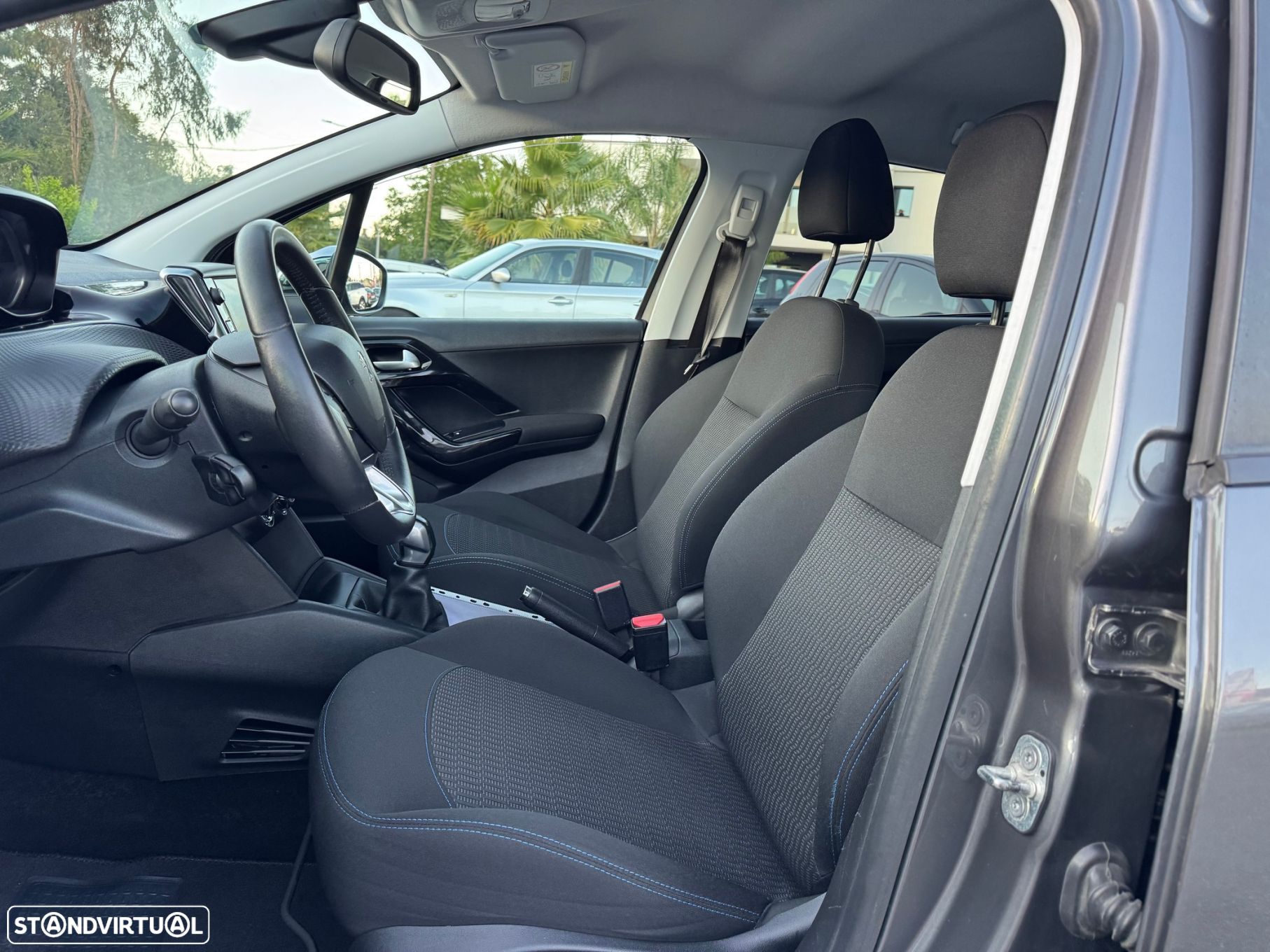Peugeot 208 1.2 PureTech Style - 18