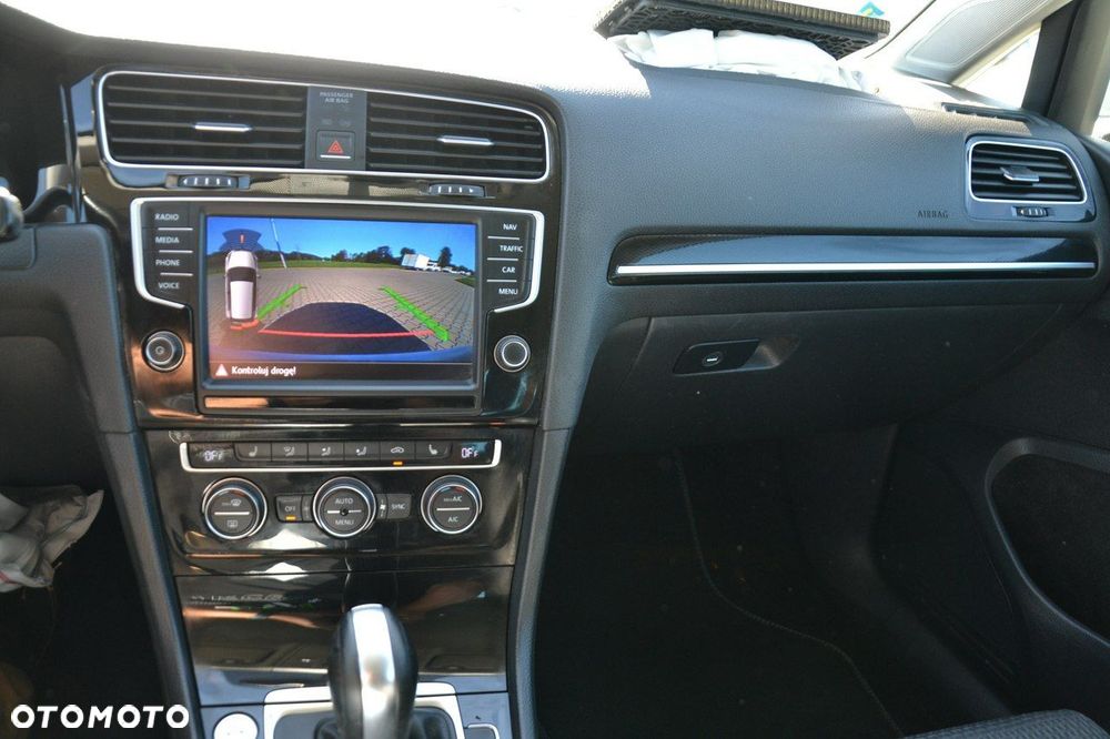 Volkswagen Golf - 11