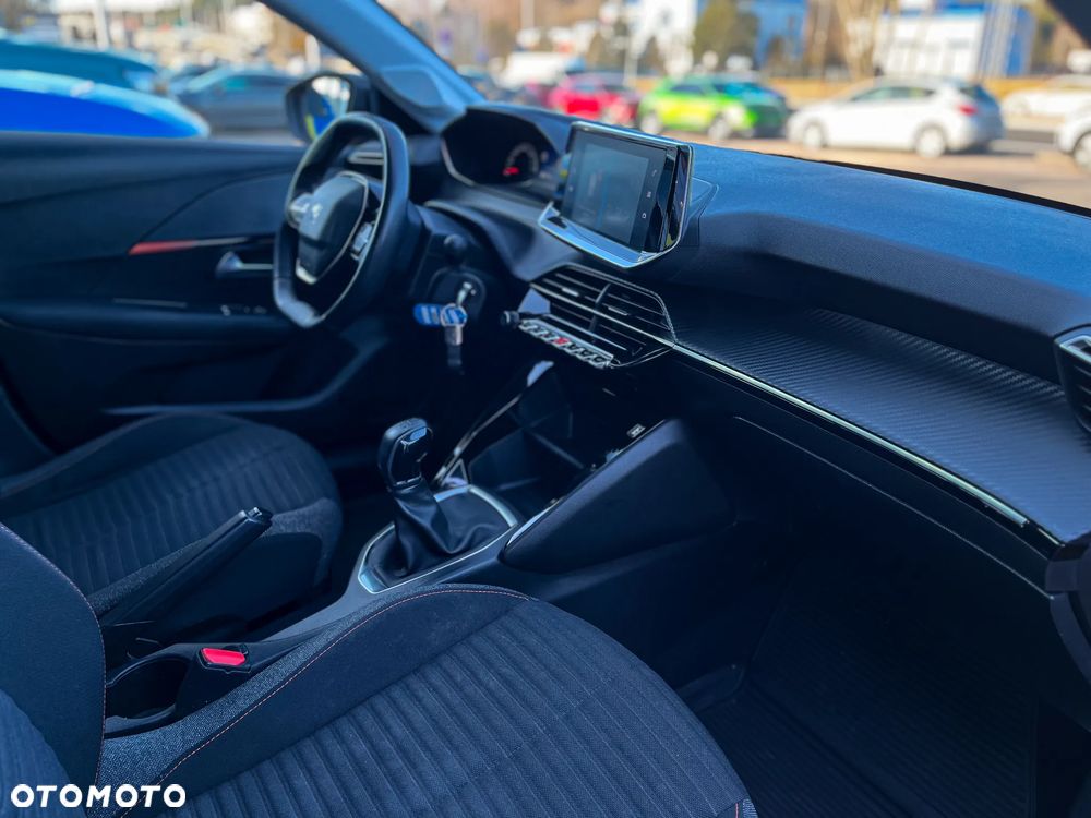 Peugeot 208 - 12