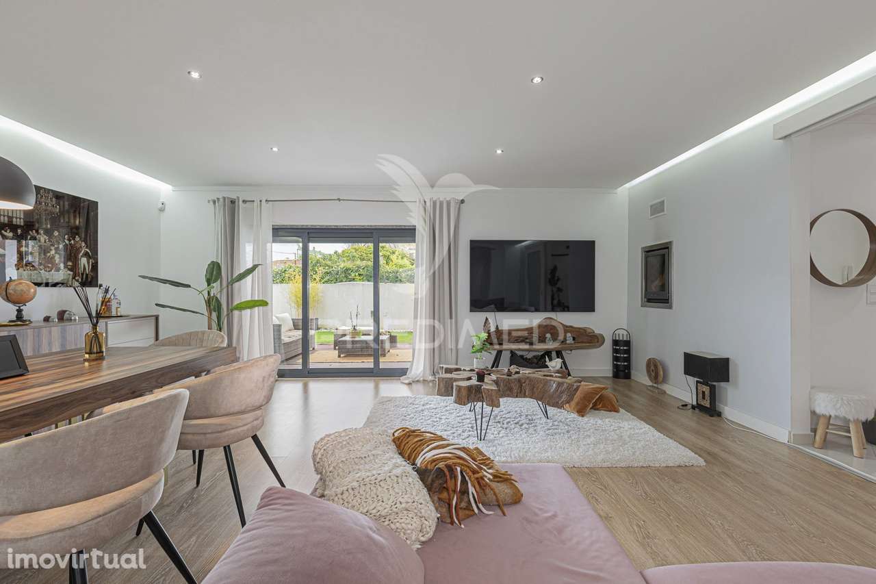 Moradia isolada, 2 pisos - Sto. Antônio da Charneca Barreiro - Grande imagem: 3/29