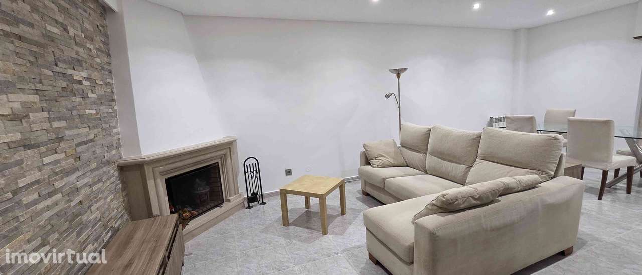 T1 Mobilado e Remodelado com Lugar de Estacionamento | Linda-a-Velha - Grande imagem: 4/12