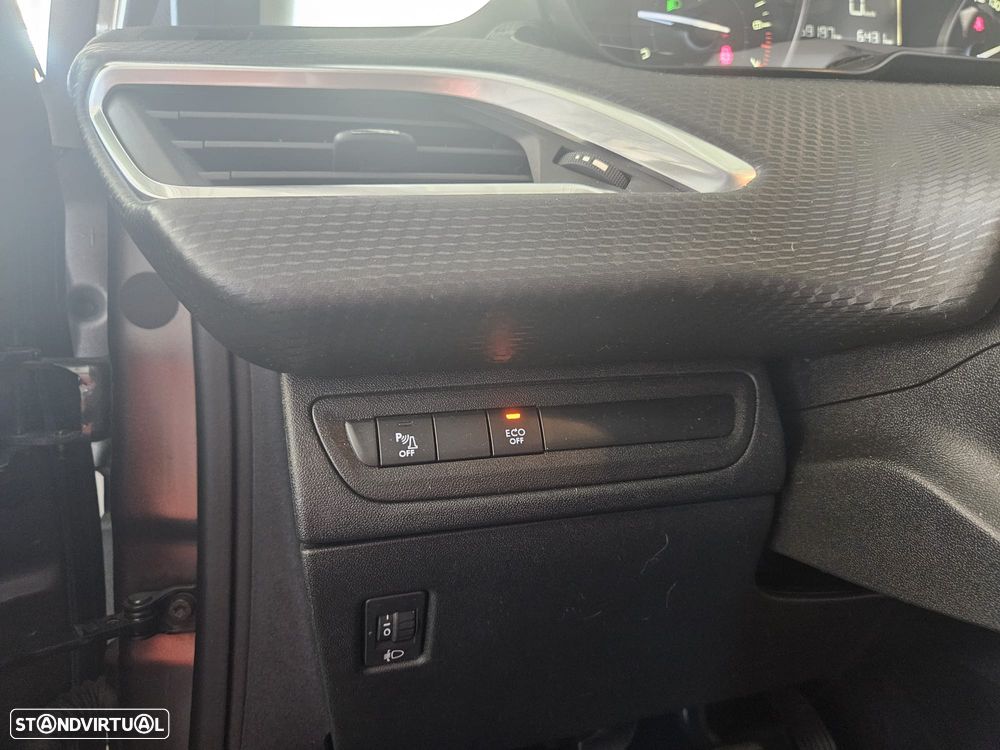 Peugeot 208 1.2 PureTech Signature - 15