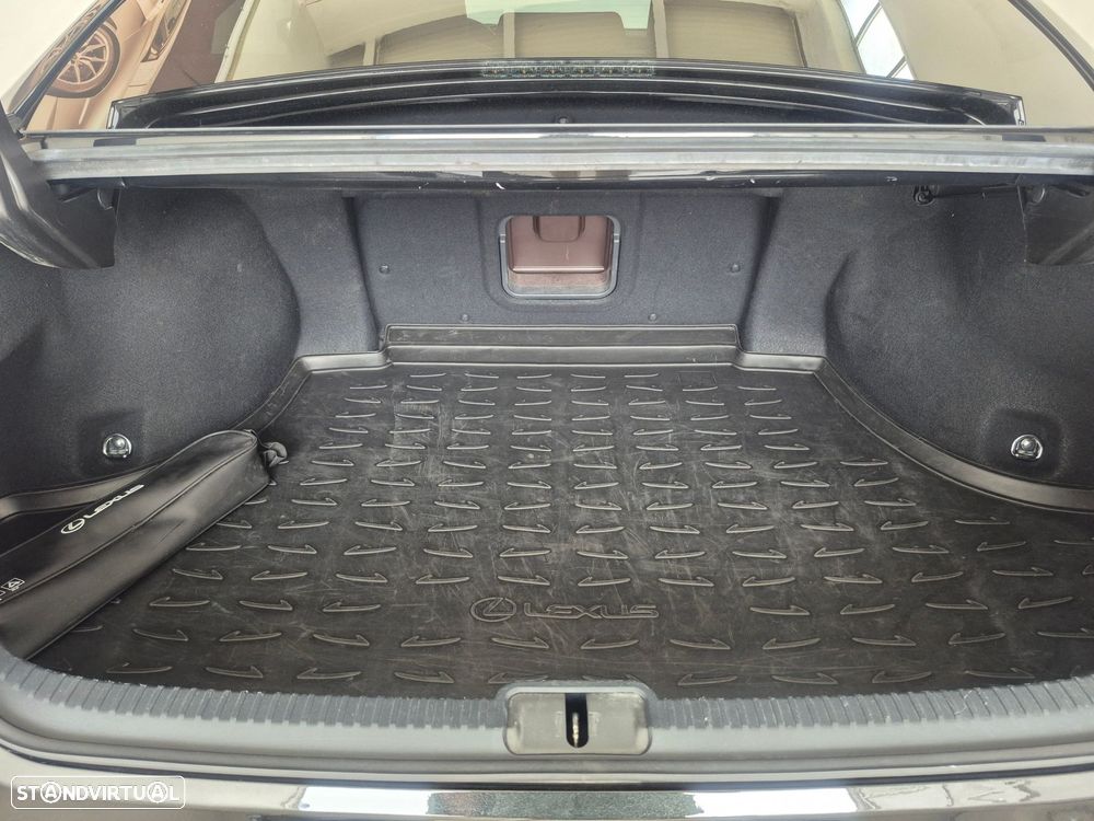 Lexus ES 300h Special Edition - 28