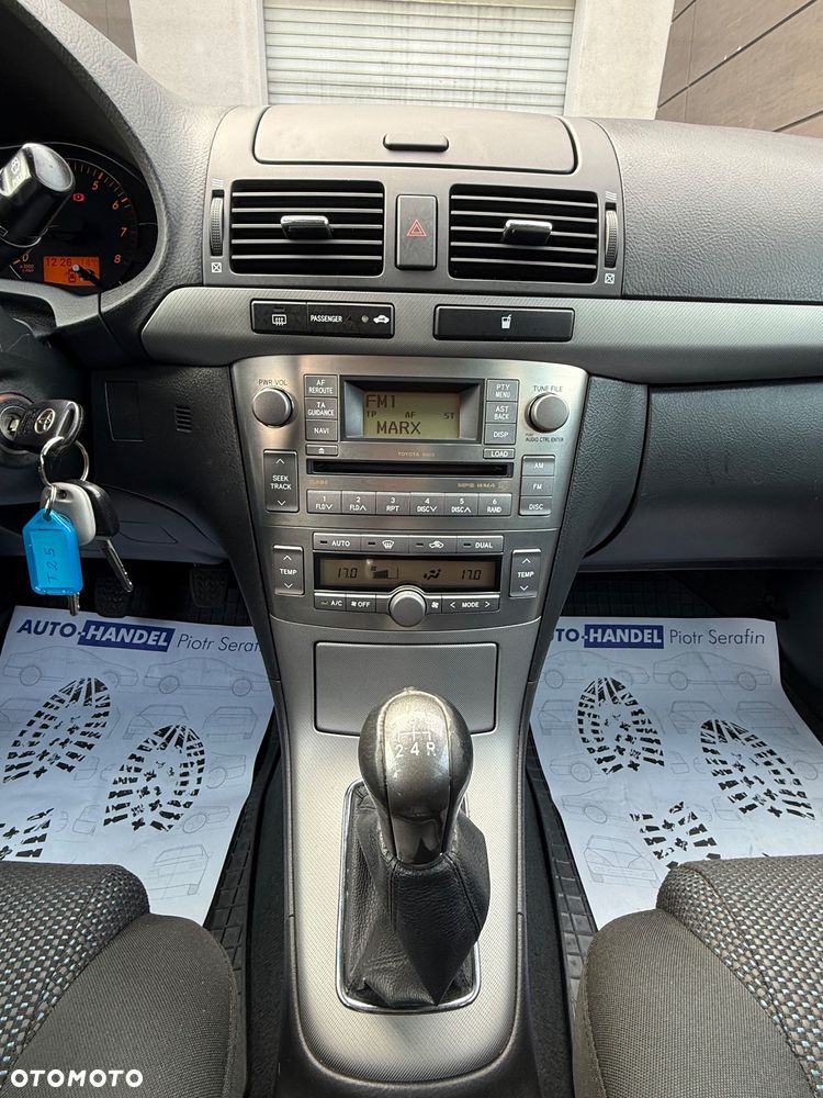 Toyota Avensis 1.8 VVT-i Combi - 22