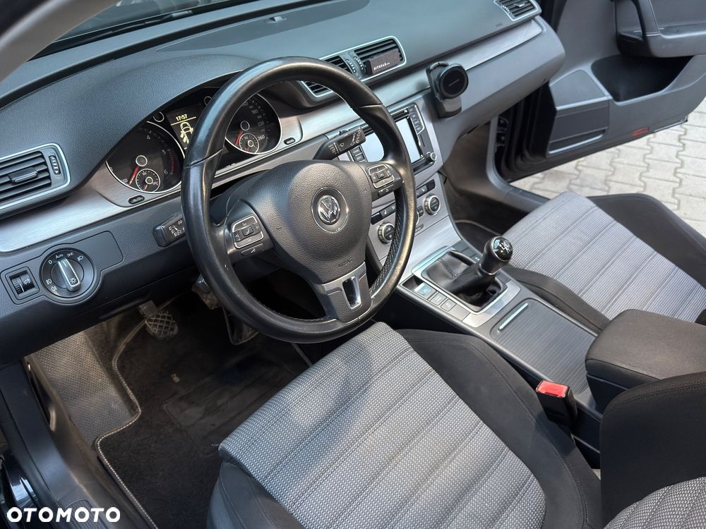 Volkswagen Passat 2.0 TDI Highline - 26