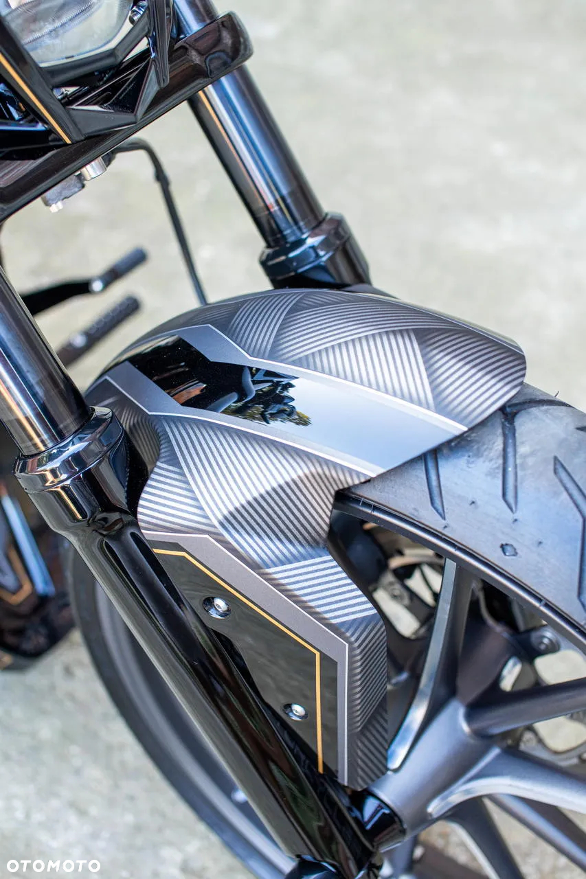 Harley-Davidson Softail Breakout - 15