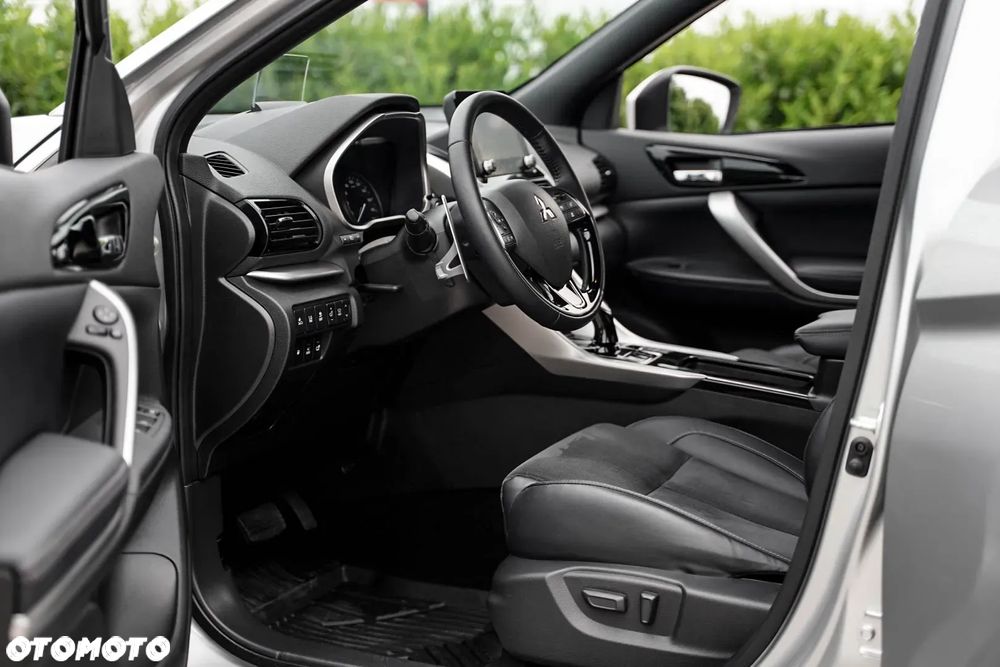 Mitsubishi Eclipse Cross Plug-In Hybrid 4WD Top - 22