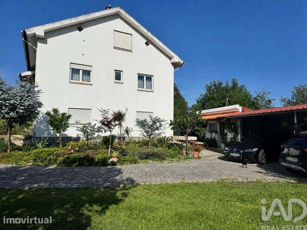 Moradia bi-familiar T6 em Ribeira de 185 m2 - Grande imagem: 2/17
