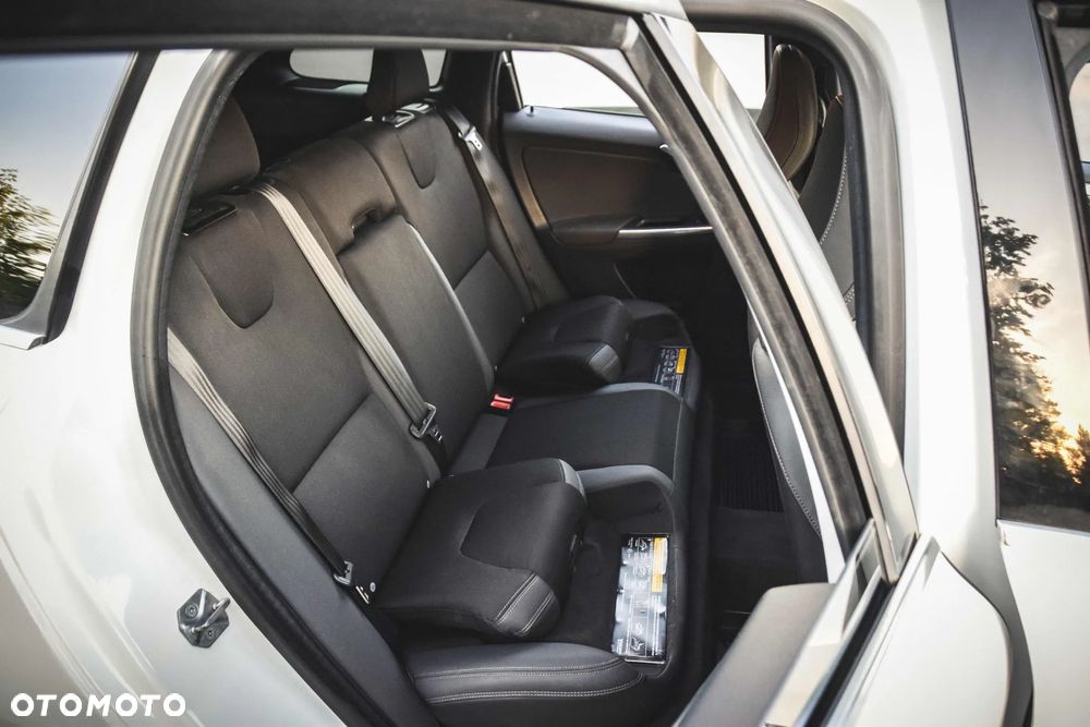 Volvo XC 60 2.4D AWD Momentum - 34