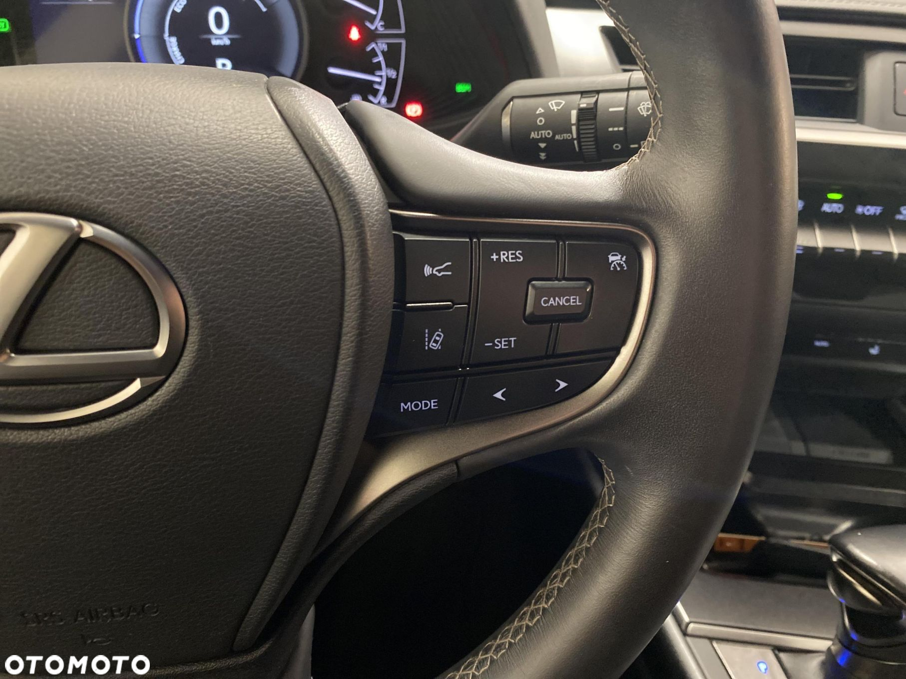 Lexus UX - 14