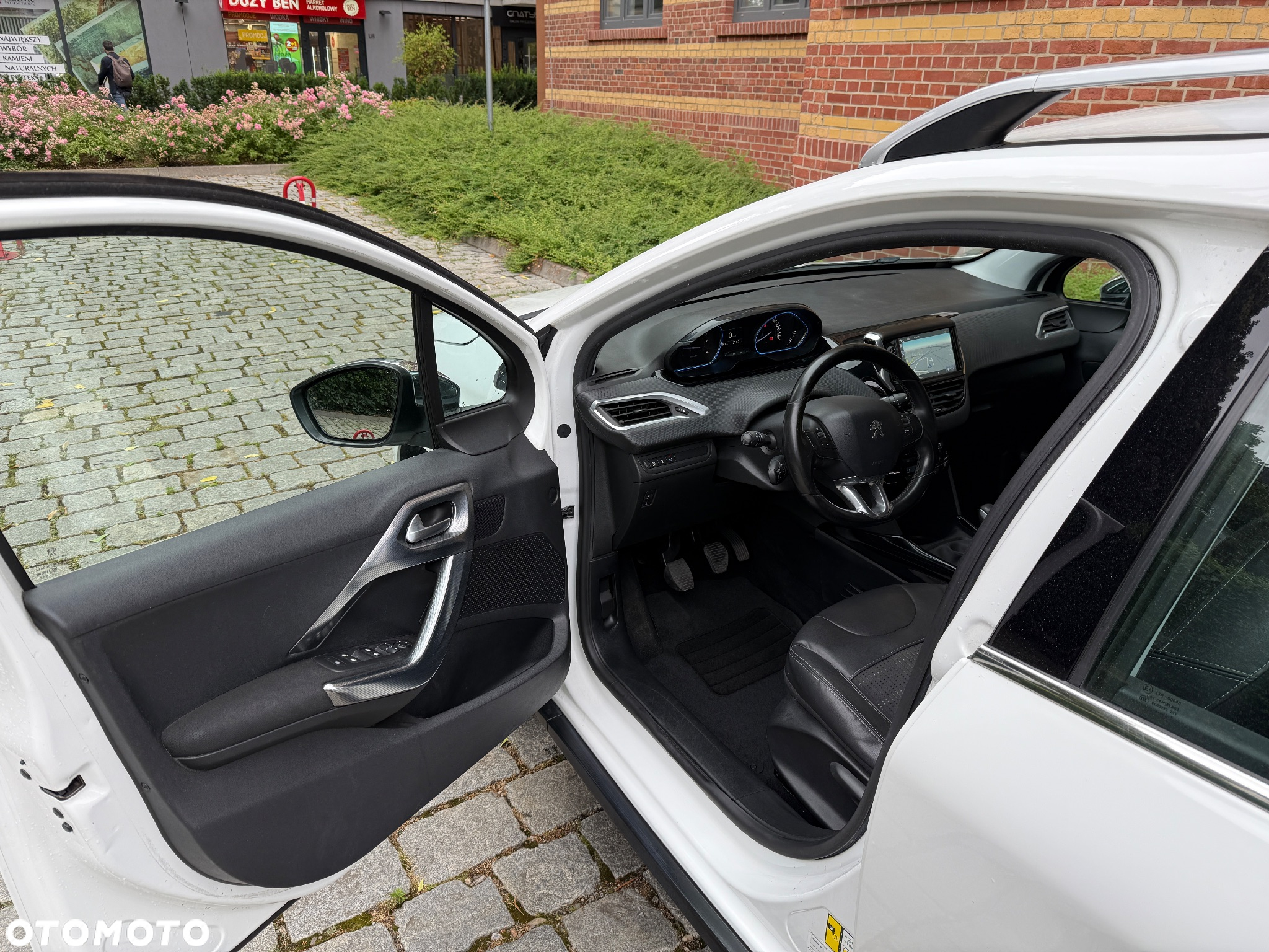 Peugeot 2008 1.6 BlueHDi Allure - 11