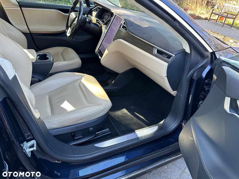 Tesla Model S Performance - 12