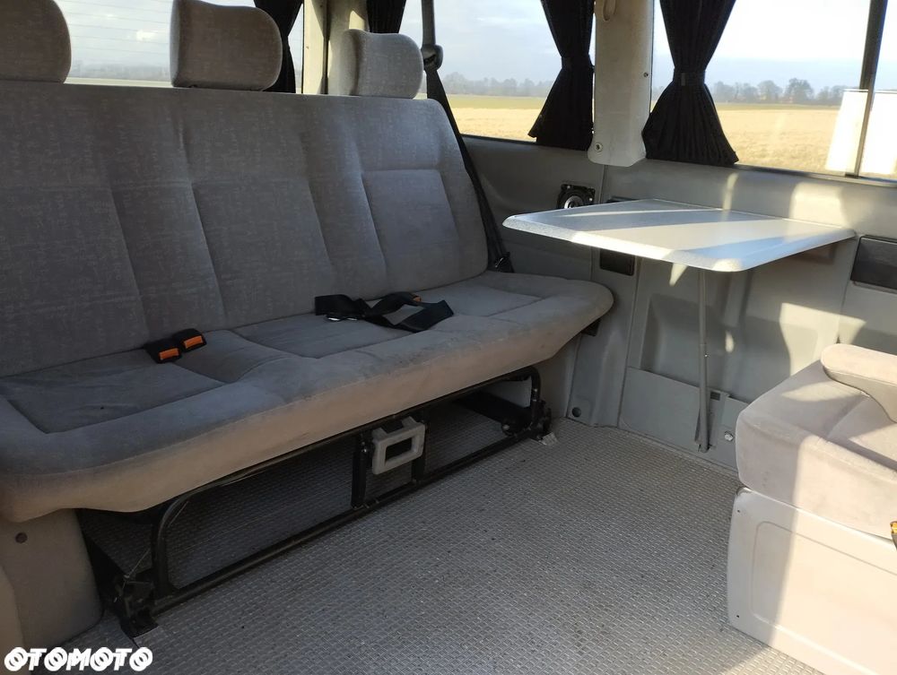 Volkswagen Multivan - 12