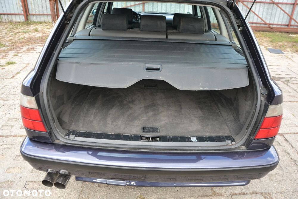 BMW Seria 5 540i - 35