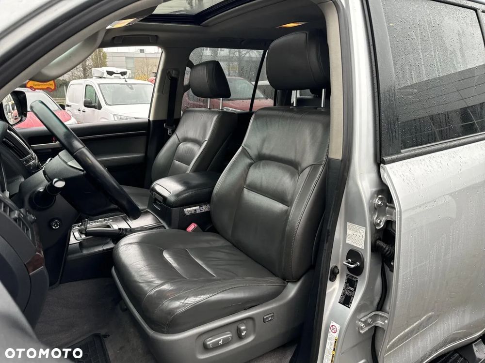 Toyota Land Cruiser - 20