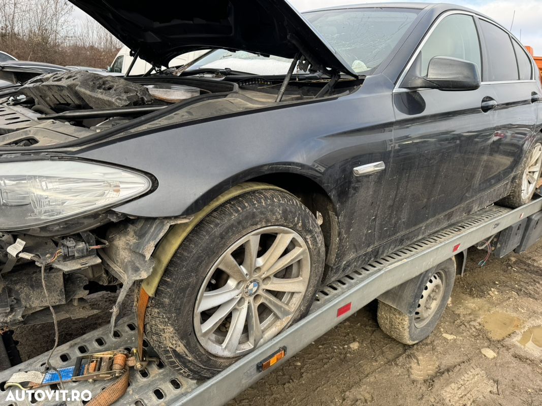 dezmembrez bmw F10 F11 520d culoare B90 gri închis Sophistograu motor impecabil km reali 185000 km cutie manuală 6 trepte uși ușa stângă aripa capota portbagaj interior bej crem - 1