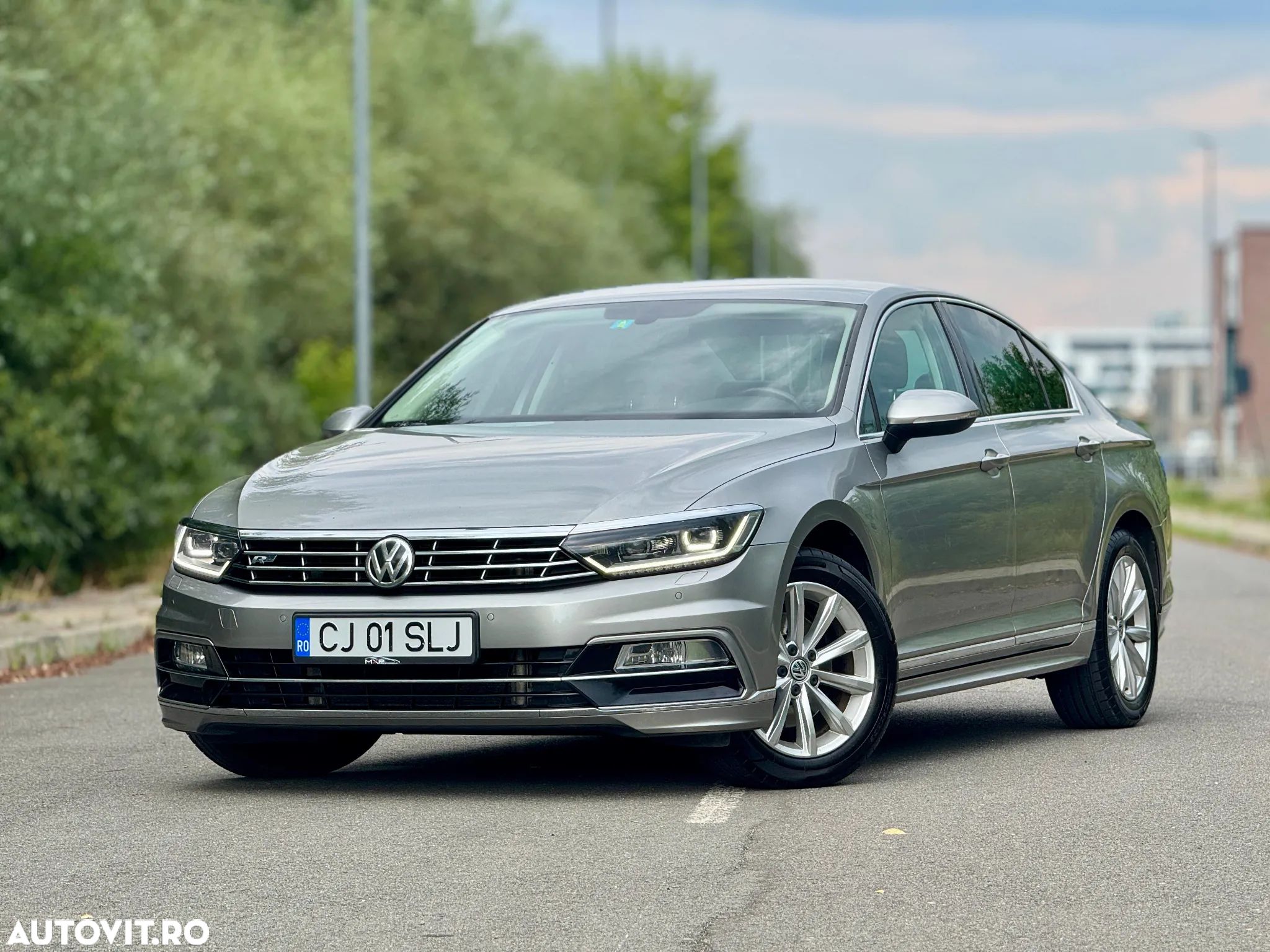 Volkswagen Passat 1.6 TDI (BlueMotion Technology) DSG Comfortline - 1
