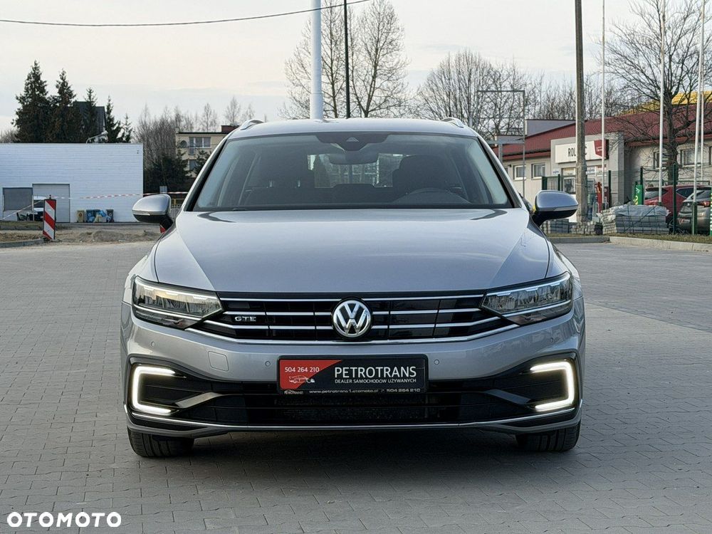 Volkswagen Passat - 4