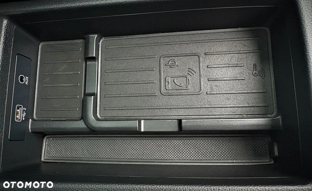 Audi A4 Limousine 40 TFSI design - 11