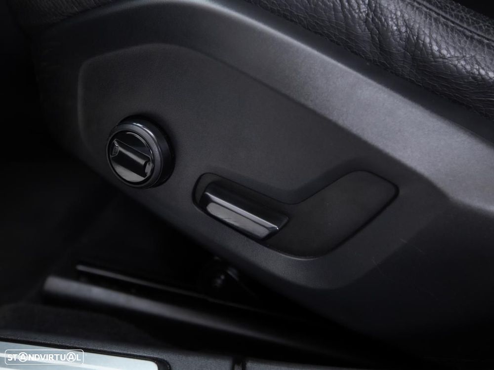 Volvo V90 2.0 T8 Momentum AWD Geartronic - 18