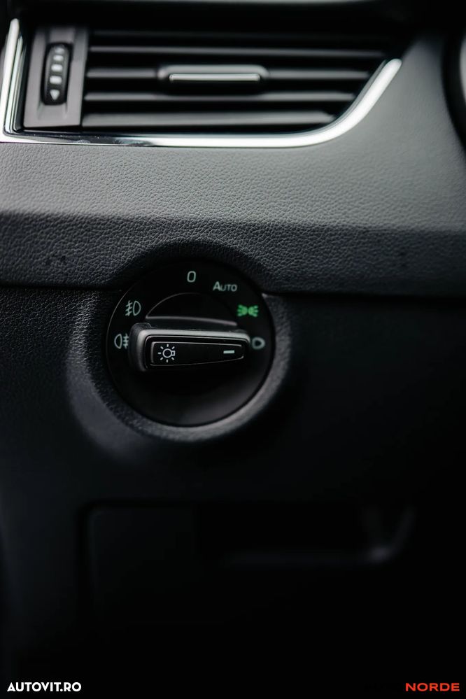 Skoda Octavia 2.0 TDI DSG Ambition - 17