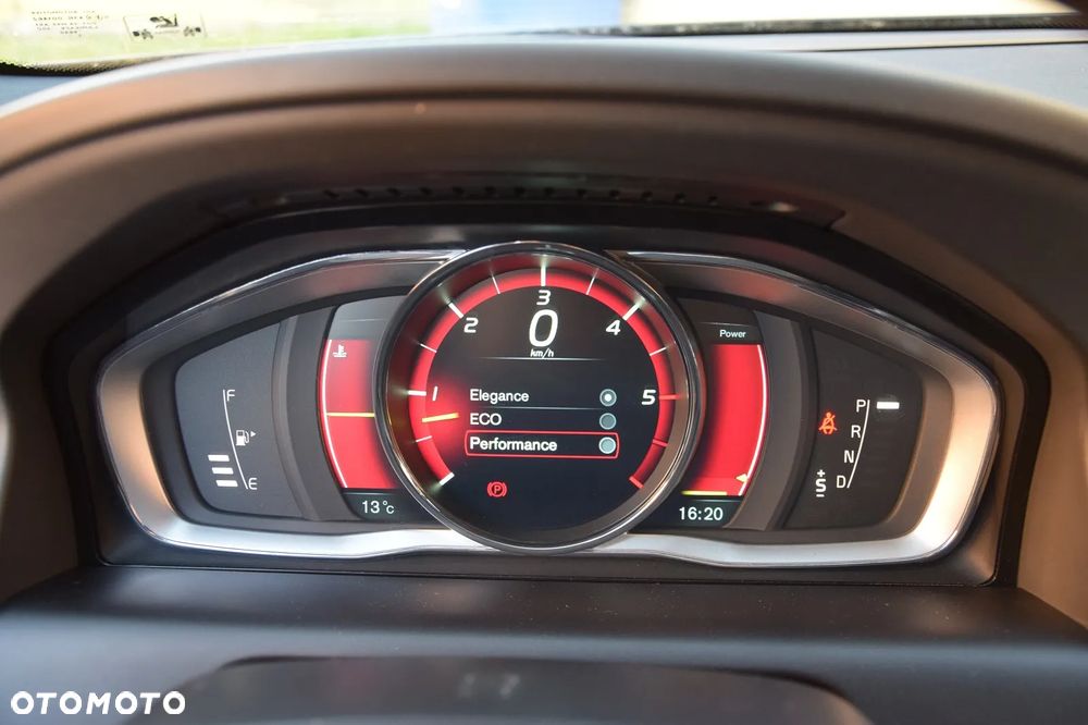 Volvo XC 60 D5 AWD Geartronic Momentum - 25