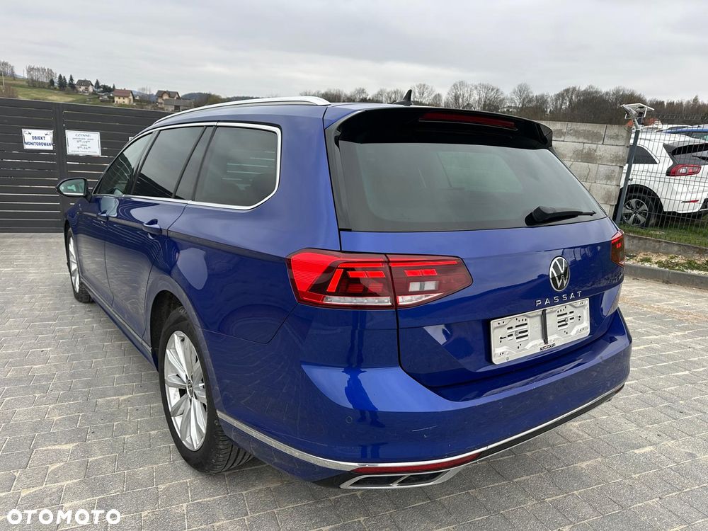 Volkswagen Passat Variant 2.0 TDI SCR DSG R-Line - 6