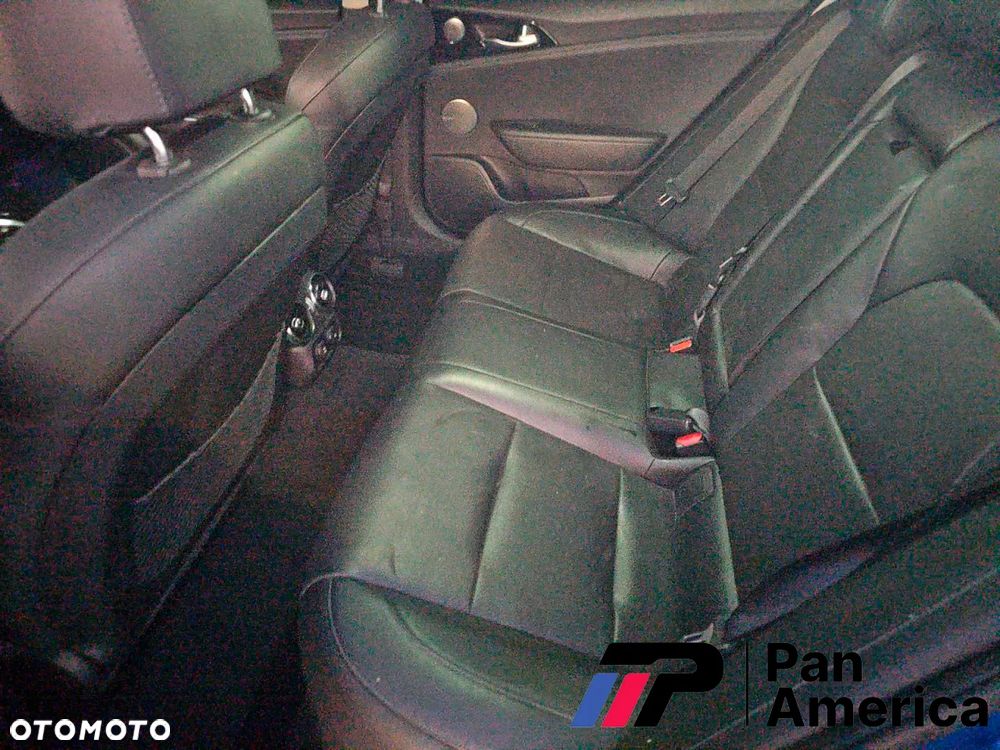 Kia Stinger 2.0 T-GDI L - 11