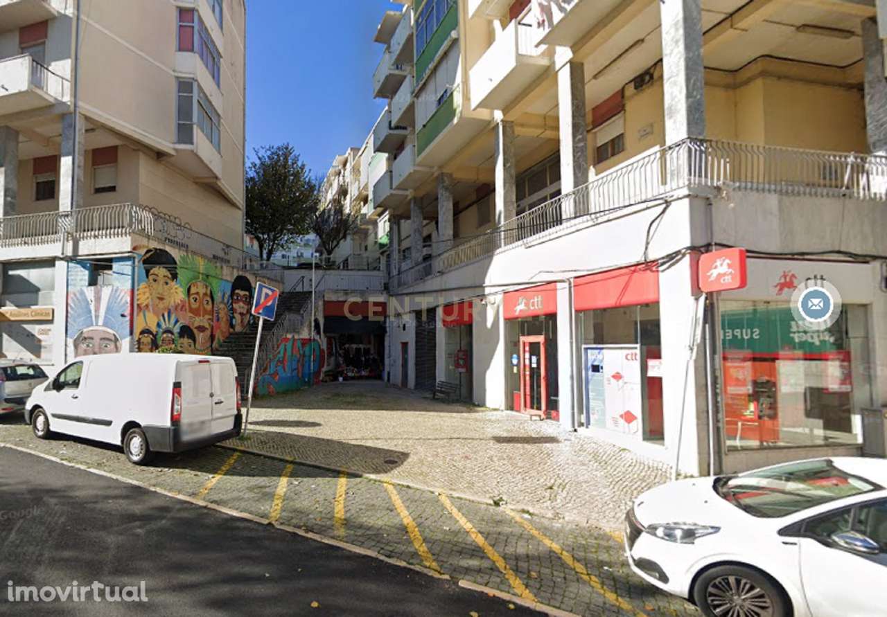 Armazém em Santa Iria de Azóia - Grande imagem: 2/12