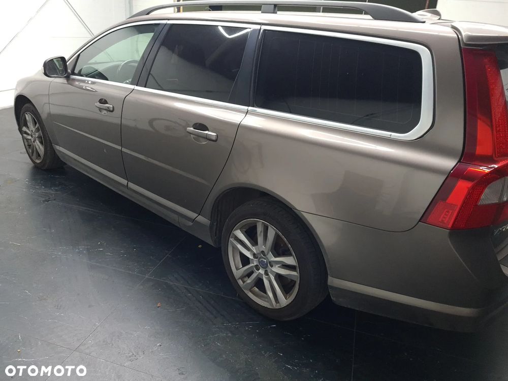 Volvo V70 2.4D Summum - 30