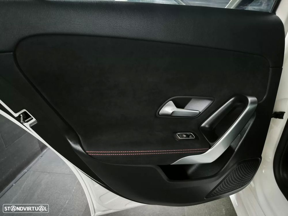 Mercedes-Benz A 250 Limousine e AMG Line - 48