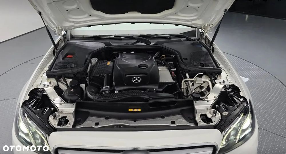 Mercedes-Benz Klasa E 300 9G-TRONIC AMG Line - 18