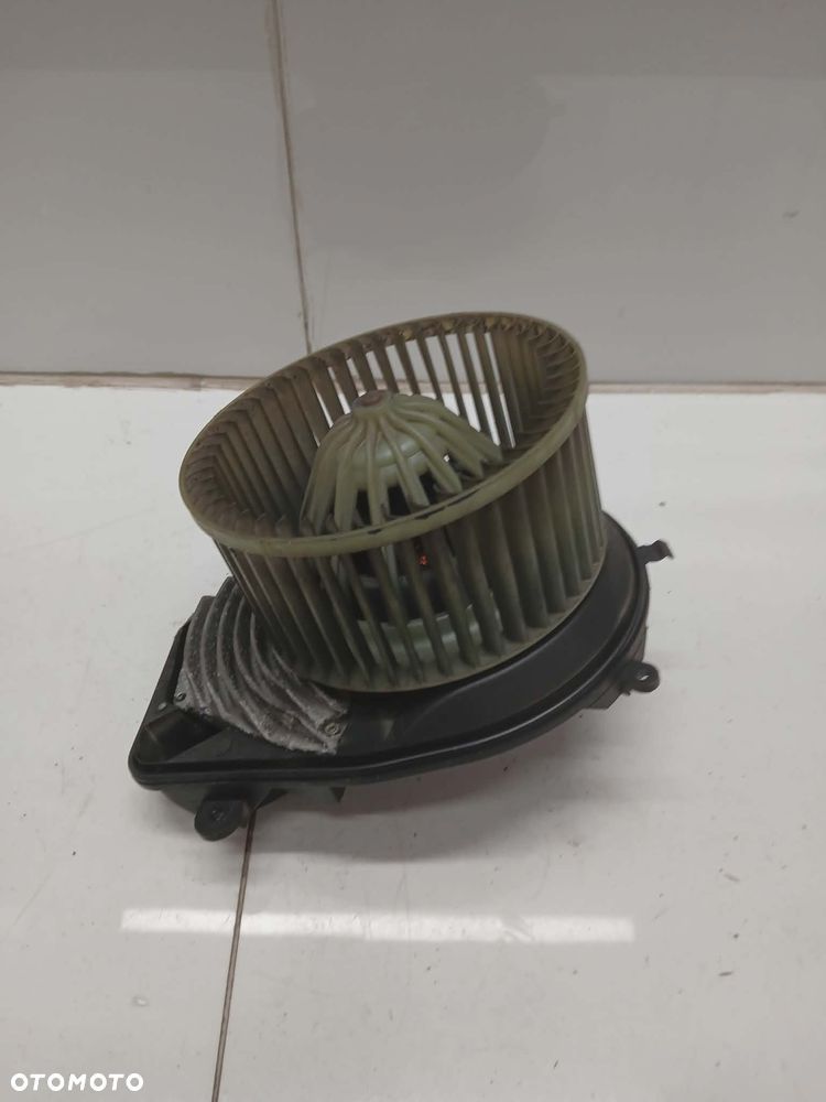SILNICZEK WENTYLATOR DMUCHAWY NAWIEWU PASSAT B5 BORA 8D1820021 - 4