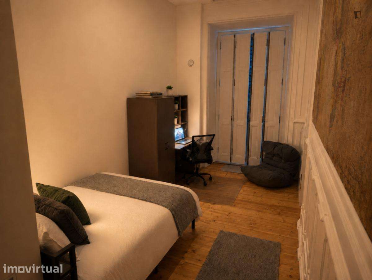 Quarto - localizado em Intendente Lisbon - Grande imagem: 2/16