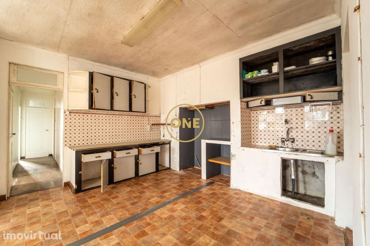 Moradia T1 com Terreno Amplo e Vista Mar – Excelente Potencial de Inve - Grande imagem: 3/12