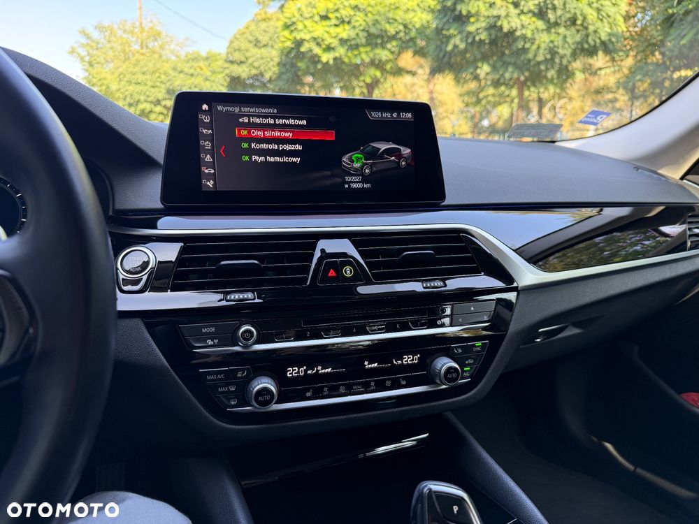 BMW Seria 5 518d Sport Line - 16