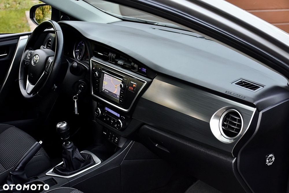 Toyota Auris 1.6 Executive - 32