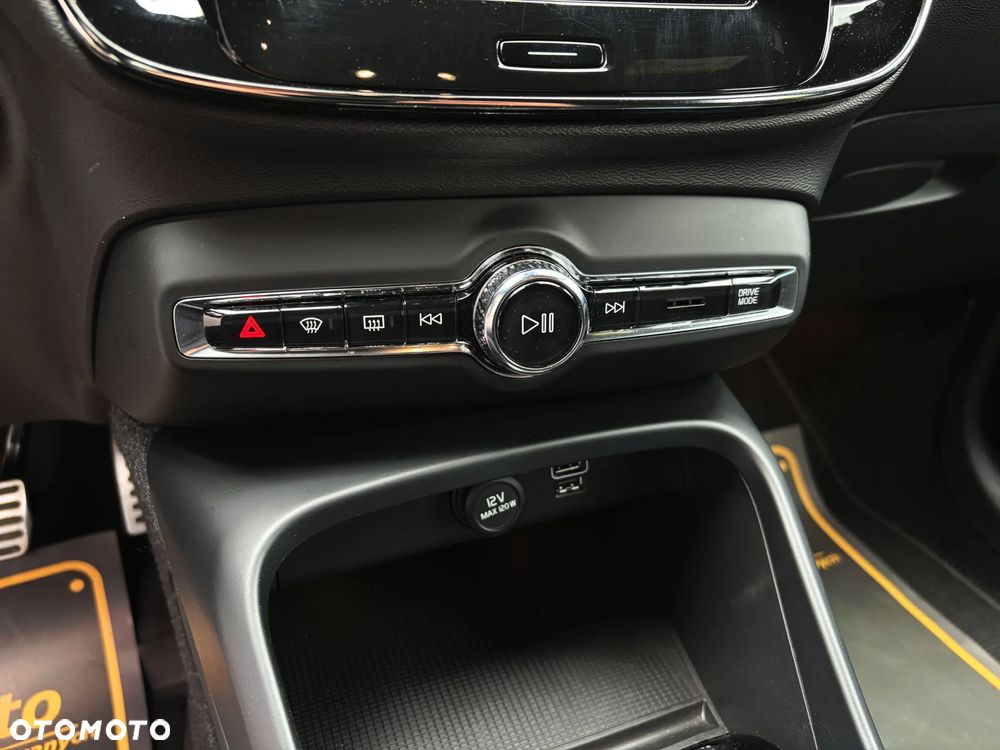 Volvo XC 40 D4 SCR AWD R-Design - 32
