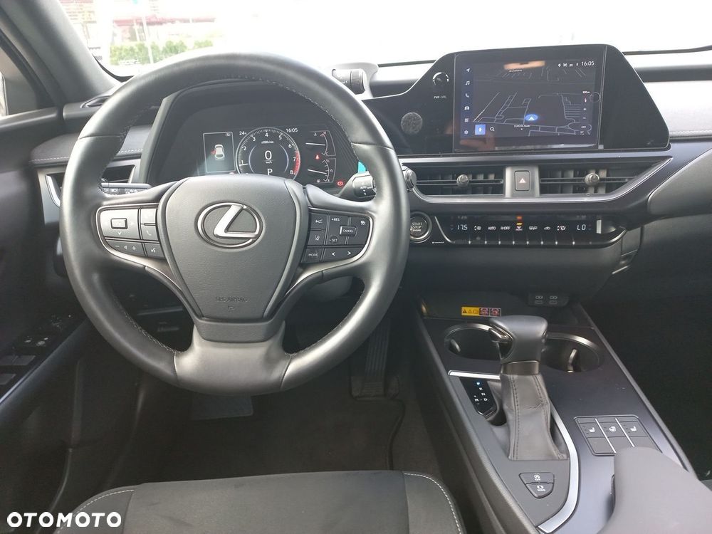 Lexus UX - 12